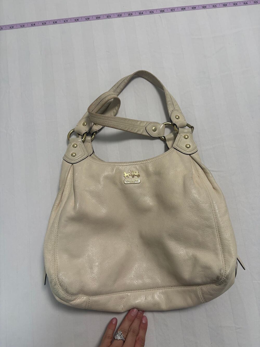 Vintage Coach Ivory Pebbled Leather Hobo Shoulder Bag
